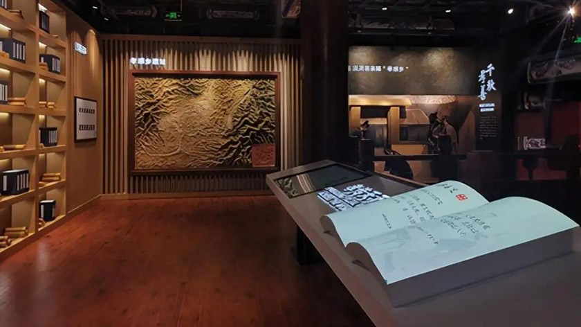 博物馆中的空中翻书装置